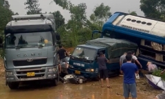 Sạt lở, lũ quét nghiêm trọng ở Hà Giang, vùi lấp hàng loạt nhà và phương tiện, nhiều người mất tích