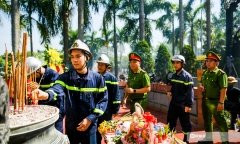 Cảnh sát PCCC dâng hương tri ân các anh hùng liệt sỹ