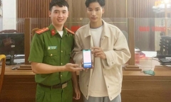 Bất ngờ nhận được 200 triệu đồng từ tài khoản lạ, nam sinh vội lên công an trình báo