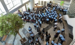 200 cảnh sát Hong Kong đột kích trụ sở, bắt giữ tổng biên tập tờ Apple Daily