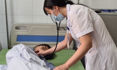 Nhóm học sinh lớp 5 có biểu hiện bất thường sau khi uống nước ngọt tiếp thị