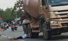 Bình Dương: Chồng chui xuống gầm xe bồn, ôm thi thể vợ gào khóc thảm thiết