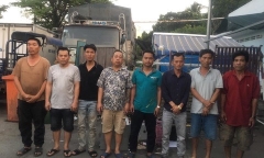 Công an triệt phá 2 sòng bạc ẩn náu trong bãi xe tải ở TP.HCM