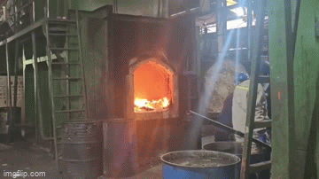 Video: Cận cảnh lò rực lửa tiêu huỷ 1,6 tấn ma túy ở TP.HCM