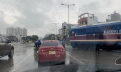 Tàu hỏa về ga Sài Gòn phải dừng khẩn cấp vì thanh chắn không đóng