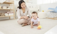 Yên tâm đi làm vì tin tưởng người giúp việc, bố mẹ “chết ngất” khi kiểm tra camera