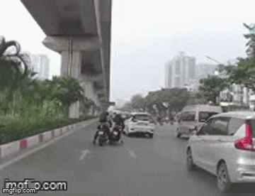 Vụ nam thanh niên đi xe máy gây tai nạn với phụ nữ rồi bỏ chạy ở Hà Nội: Tiết lộ hình ảnh camera