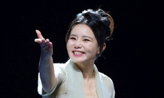 Bị thoát vị đĩa đệm nặng, nữ ca sĩ nổi tiếng từng nằm liệt giường suốt 3 tháng