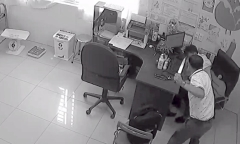 Vụ bác sĩ dùng dao tấn công đồng nghiệp tại phòng khám: Hé lộ nguyên nhân, tạm giữ nghi phạm