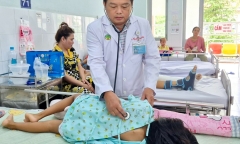Tin tức đời sống 13/10: Cú ngã trượt patin tưởng nhỏ, hai năm sau phát hiện... gãy cột sống cổ