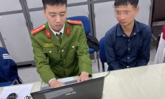 Xử phạt hành chính với người đánh giày chèo kéo khách du lịch tại bờ hồ Hoàn Kiếm