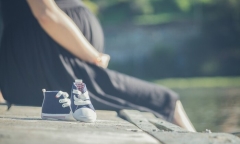 Mẹ bầu lén nhét vào tay bác sĩ mẩu giấy trước khi sinh, đọc từng chữ mà ngỡ ngàng