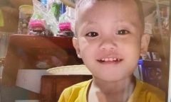 Bé trai 3 tuổi