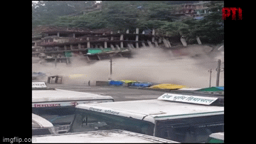 Video: Lở đất kinh hoàng quét sạch gần 10 tòa nhà cao tầng chỉ trong chớp mắt