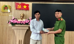 Tin nóng 24h hôm nay ngày 7/8: Thiếu tá công an nhặt được tiền rơi trả người đánh mất