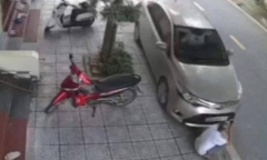 Ô tô lao lên vỉa hè húc văng cụ ông đang ngồi hóng mát