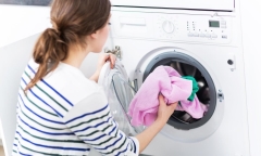 Tại sao nên giặt quần áo mới mua trước khi mặc?