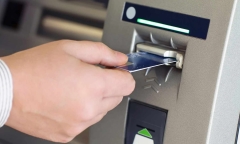 Cách tránh phí thẻ ATM