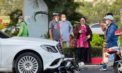 Vụ Mercedes tông liên hoàn 10 xe máy đang chờ đèn đỏ ở TP.HCM: Thời điểm xảy ra tai nạn, nữ tài xế đang trên đường đến nghĩa trang?
