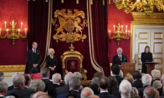 Con trai Nữ hoàng Elizabeth II chính thức được tấn phòng làm Vua