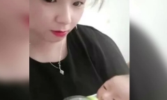 Người phụ nữ Trung Quốc khoe lên chức bà nội ở tuổi 36 gây tranh cãi