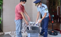 Long An: Tiêu hủy gần 1.200 bao thuốc lá điếu và 31 máy hút thuốc lá điện tử nhập lậu