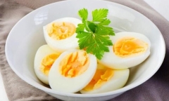 Luộc trứng kiểu này cực hại sức khỏe, nhiều người không biết vẫn vô tư làm
