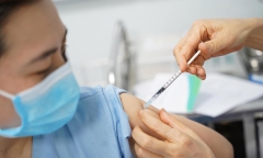 TP.HCM: F1 đã tiêm vaccine được đi học, đi làm