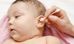 Trẻ bị viêm tai giữa và những biến chứng nguy hiểm không ngờ