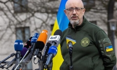 Vì sao Bộ trưởng Quốc phòng Ukraine đệ đơn từ chức?