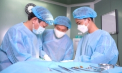 Cô gái 30 tuổi bị chảy dịch mủ không ngừng ở vùng mông sau khi tiêm filler