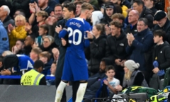 Sao Chelsea lo sợ mất suất đá chính sau khi ném chai nước vào người HLV Pochettino