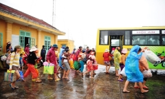 Người dân miền Trung đào hầm, sơ tán tránh siêu bão Haiyan