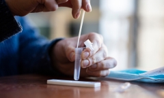 Có hay không nguy cơ ngộ độc từ dung dịch đệm của kit test nhanh COVID-19?