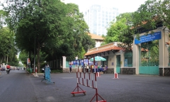 Thí sinh TP.HCM ngất xỉu khi dự thi tốt nghiệp THPT môn Văn có kết quả xét nghiệm dương tính COVID-19
