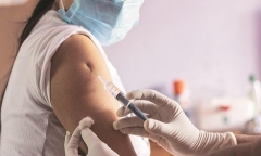 Vợ đi tiêm vaccine ngừa COVID-19 khi chưa hỏi ý kiến, người đàn ông hành hung nữ y tá