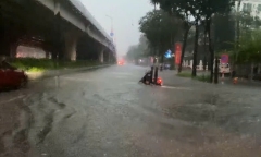 Nóng: 69 điểm ngập úng ở Hà Nội sáng 7/10