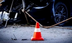 Ô tô mất lái do nổ lốp, lao vào nhóm người đi bộ, 3 thành viên trong một gia đình tử vong ở Ấn Độ