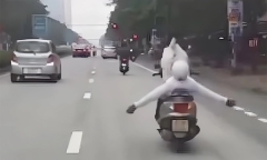 Vụ clip người đàn ông đi xe máy
