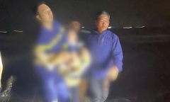 Vụ 2 cháu bé mất tích khi tắm biển: Xuyên đêm tìm kiếm, thấy một nạn nhân