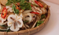 Cách làm gỏi gà măng cụt thanh mát cho ngày hè