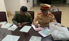 Quảng Ninh: Chở học sinh trên thùng xe, tài xế bị tước giấy phép
