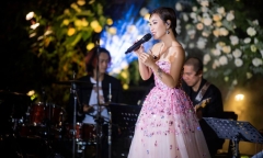 Ca sĩ Uyên Linh bị tố hát 