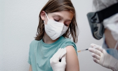 Trẻ 5-11 tuổi tiêm vaccine ngừa COVID-19 có thể gặp các tác dụng phụ gì?