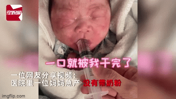 Video: Bé con vừa chào đời đã hạ đường huyết vì đói, hút một mạch hết ống đường glucose 
