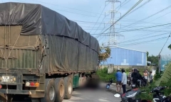 Bé gái 4 tuổi tử vong thương tâm sau va chạm với xe container