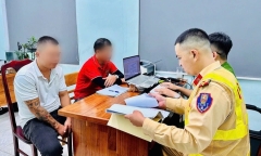 Lời khai của phụ xe ngang nhiên ngồi giữa quốc lộ, chặn đầu xe khác