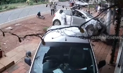 Ô tô mất lái đã đâm loạn xạ vào nhiều người dân bên đường