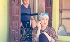 NSND Công Lý ngồi xe lăn trên phim 