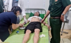 Thượng úy quân đội bất ngờ trở về nhà trong cơn mưa lớn sau 23 ngày mất liên lạc